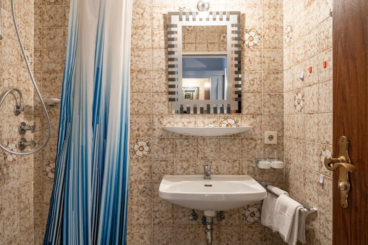 Hotel Garni Jaegerhof Грайнау Екстериор снимка
